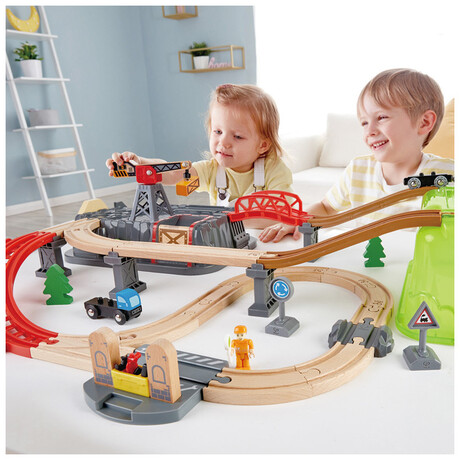 Hape  Railway Bucket Builder Set E3764